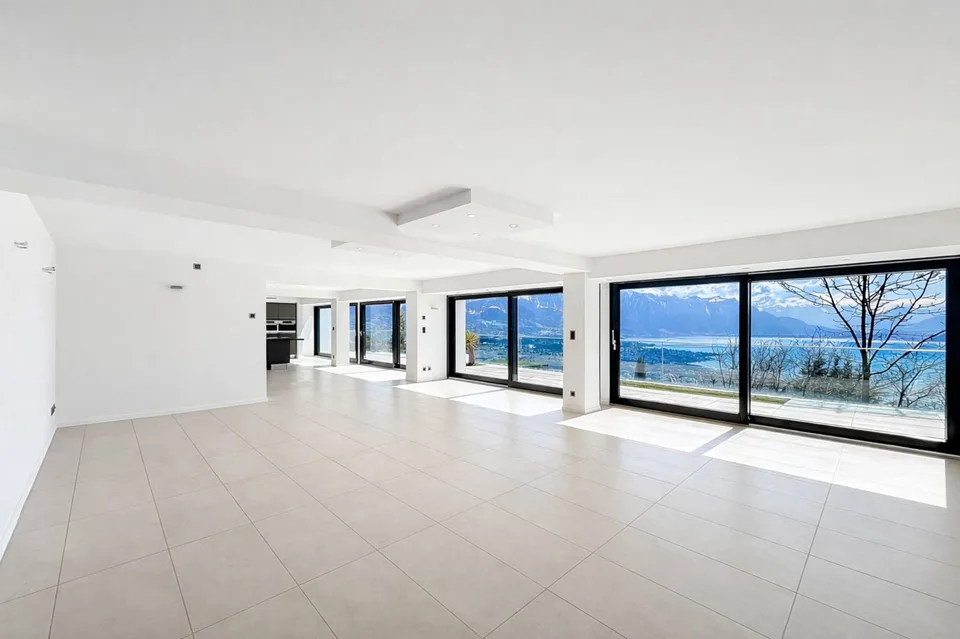 Proprietà di 6,5 locali con piscina e vista mozzafiato