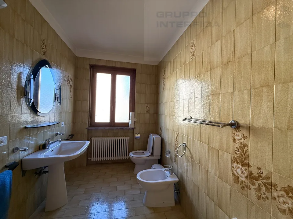AMPIA CASA COMPOSTA DA DUE APPARTAMENTI – Foto 9 von 13
