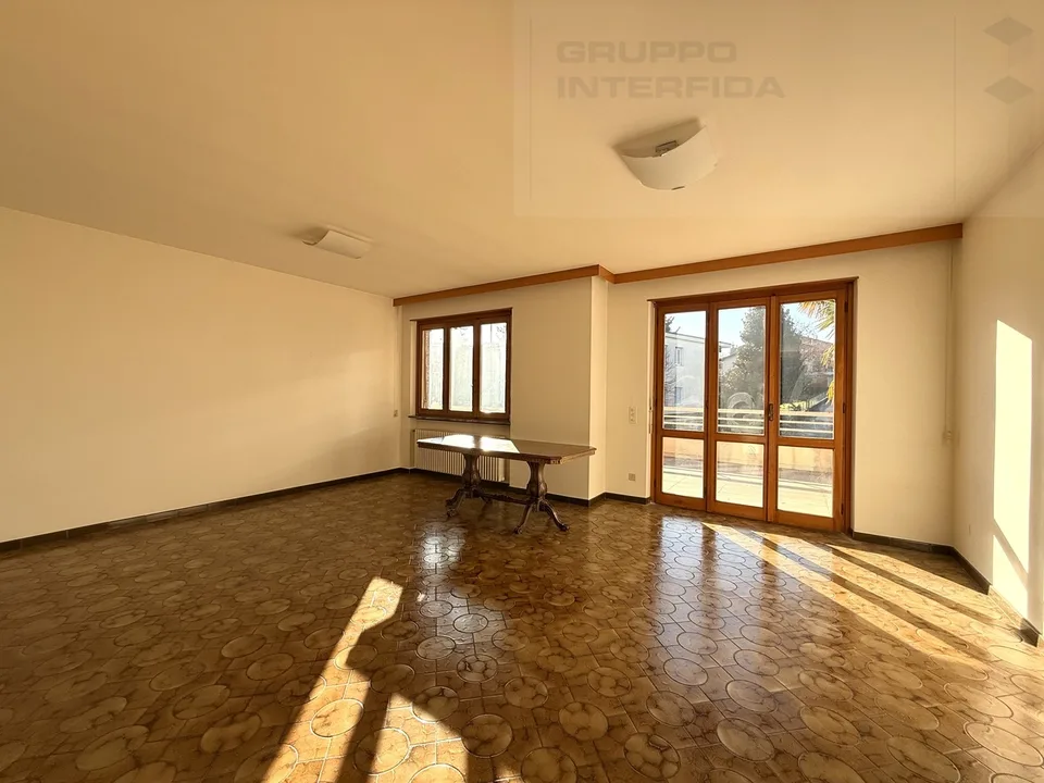 Großes Haus mit unabhängiger Wohnung