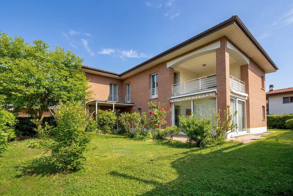 La libertà di avere tutto: casa con ascensore e monolocale indipend...