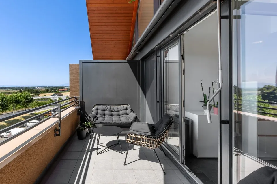 Eleganz und Komfort für dieses 4,5-Zimmer-Duplex-Penthouse mit See- und Alpenblick