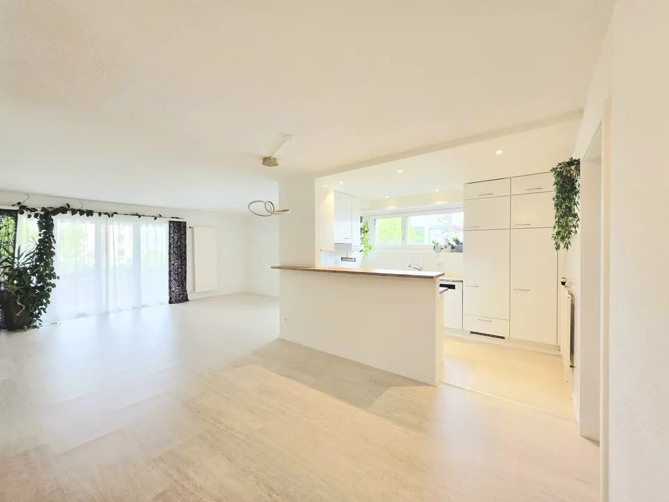 Helle 4.5-Zimmerwohnung mit sonnigem Balkon