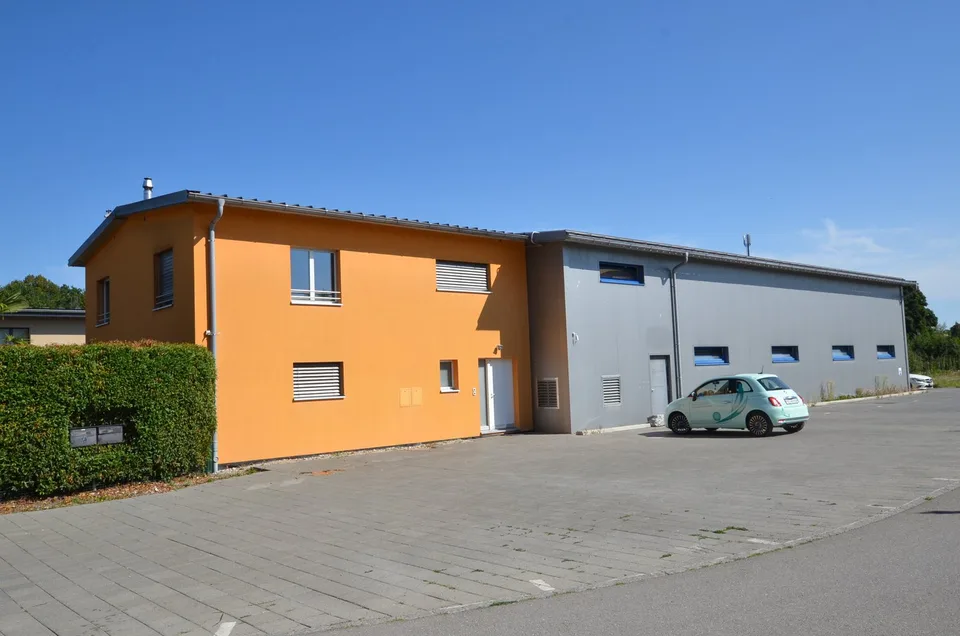 A LOUER HALLE COMMERCIALE, VILLA, DUPLEX, PLACES PARC