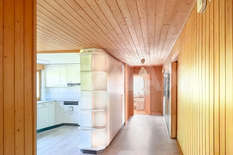 Casa a tre famiglie con spazio commerciale - in zona residenziale e commerciale mista