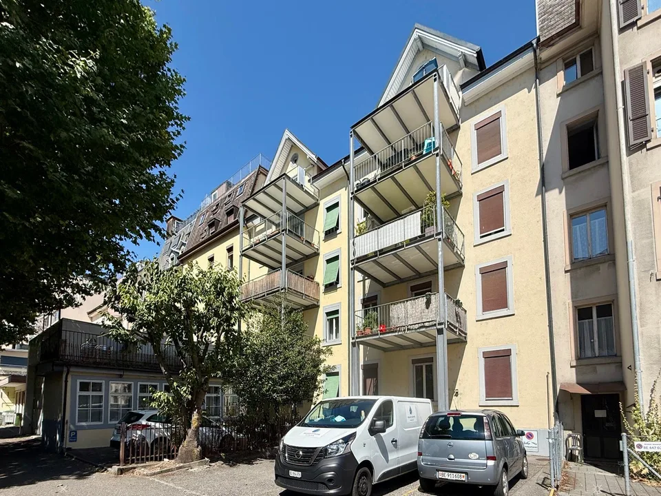 Charmante 3-Zimmer-Altbauwohnung mit Balkon in Biel – ab sofort verfügbar