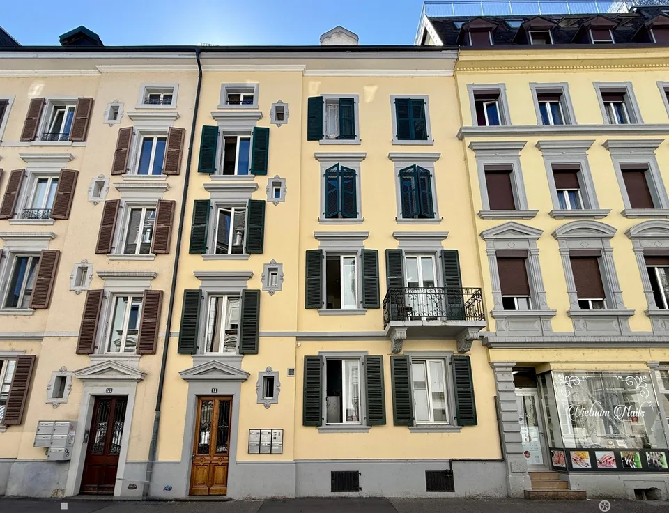 Charmante 3-Zimmer-Altbauwohnung mit Balkon in Biel – ab sofort verfügbar