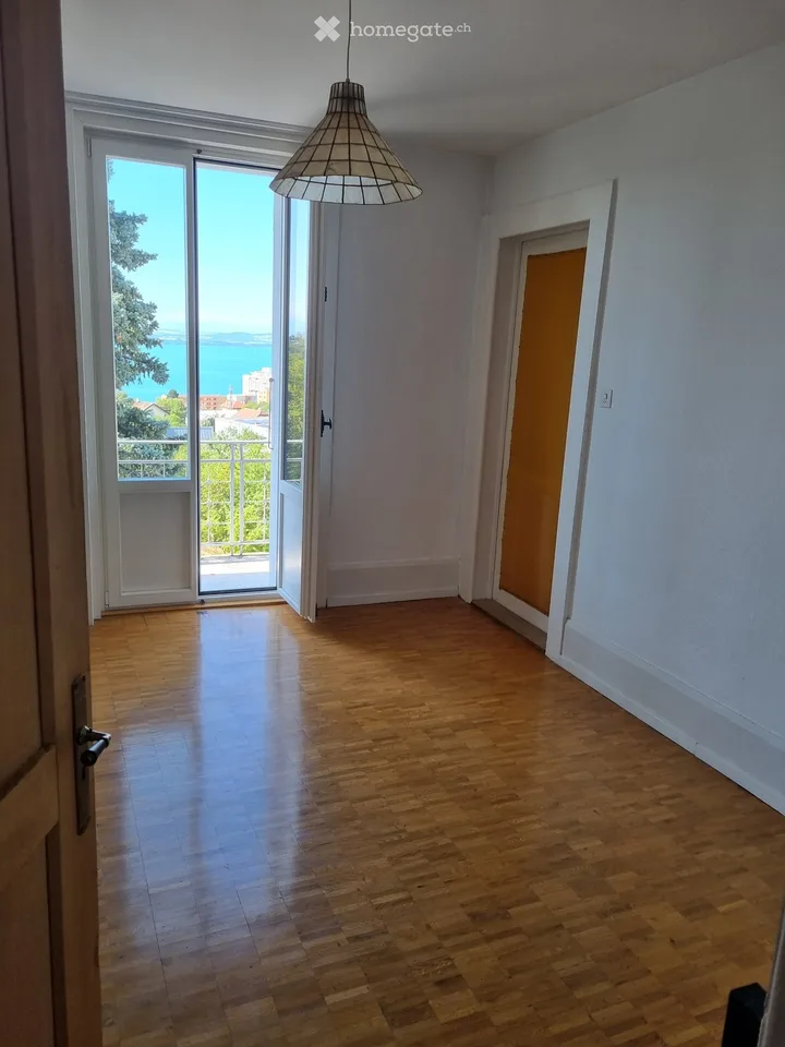5,5 locali in affitto immediato a Neuchâtel, tranquillo, con vista