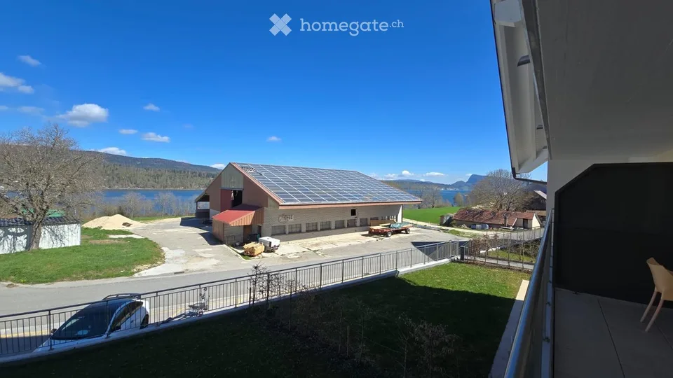 Appartement meublé avec grande terrasse vue lac