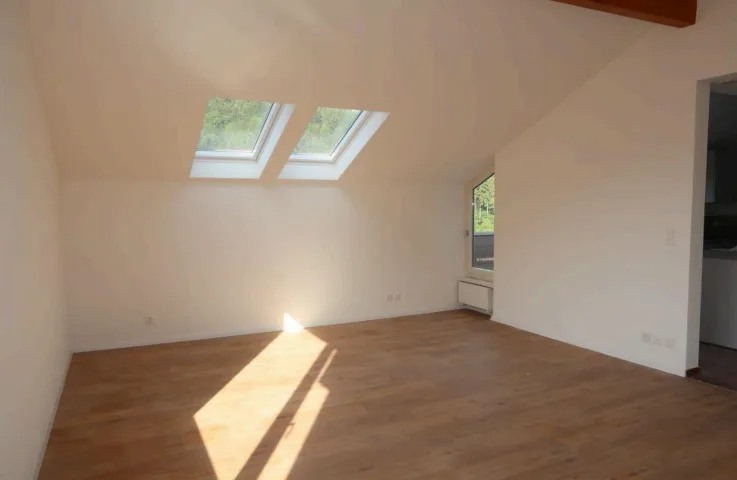 Ruhige grosszügige 2.5-Zimmer-Wohnung mit Terrasse in Stallikon