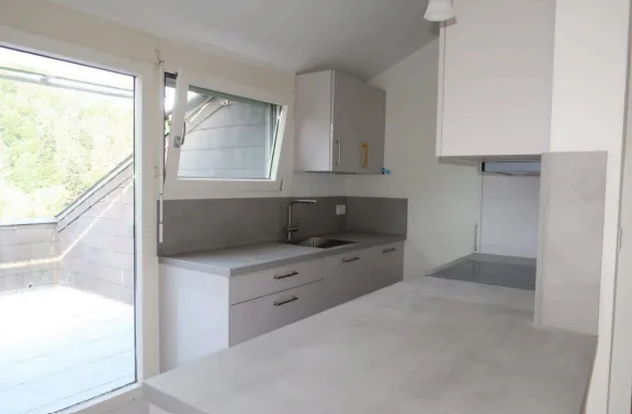 Ruhige grosszügige 2.5-Zimmer-Wohnung mit Terrasse in Stallikon