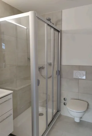 Ruhige grosszügige 2.5-Zimmer-Wohnung mit Terrasse in Stallikon