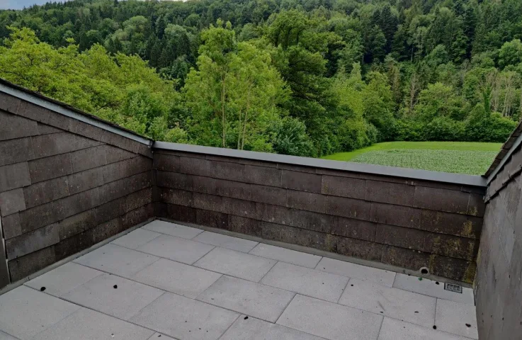 Ruhige grosszügige 2.5-Zimmer-Wohnung mit Terrasse in Stallikon