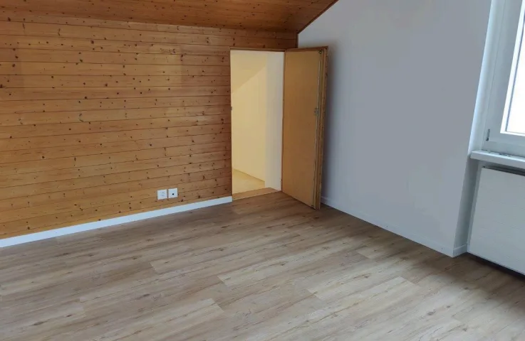 Ruhige grosszügige 2.5-Zimmer-Wohnung mit Terrasse in Stallikon