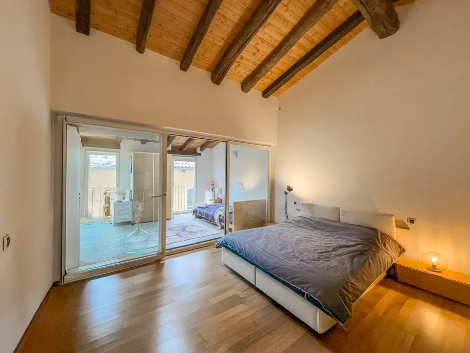 Appartement im letzten Stock im historischen Zentrum von Mendrisio