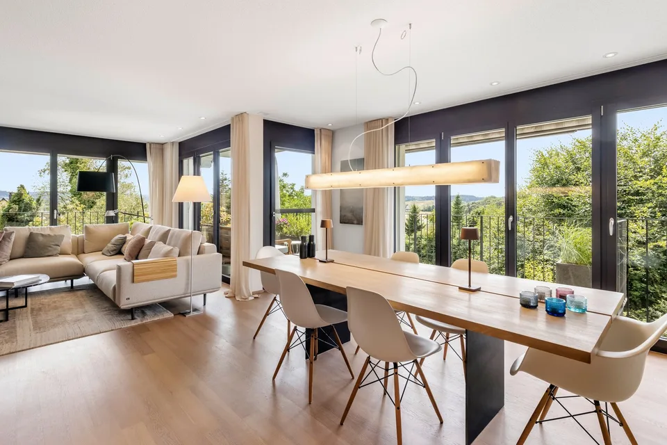 Moderne 3.5-Zimmer-Eigentumswohnung mit grossem Balkon und Aussicht ins Grüne