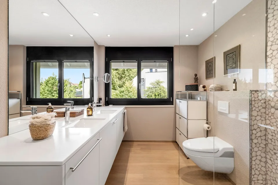 Moderne 3.5-Zimmer-Eigentumswohnung mit grossem Balkon und Aussicht ins Grüne