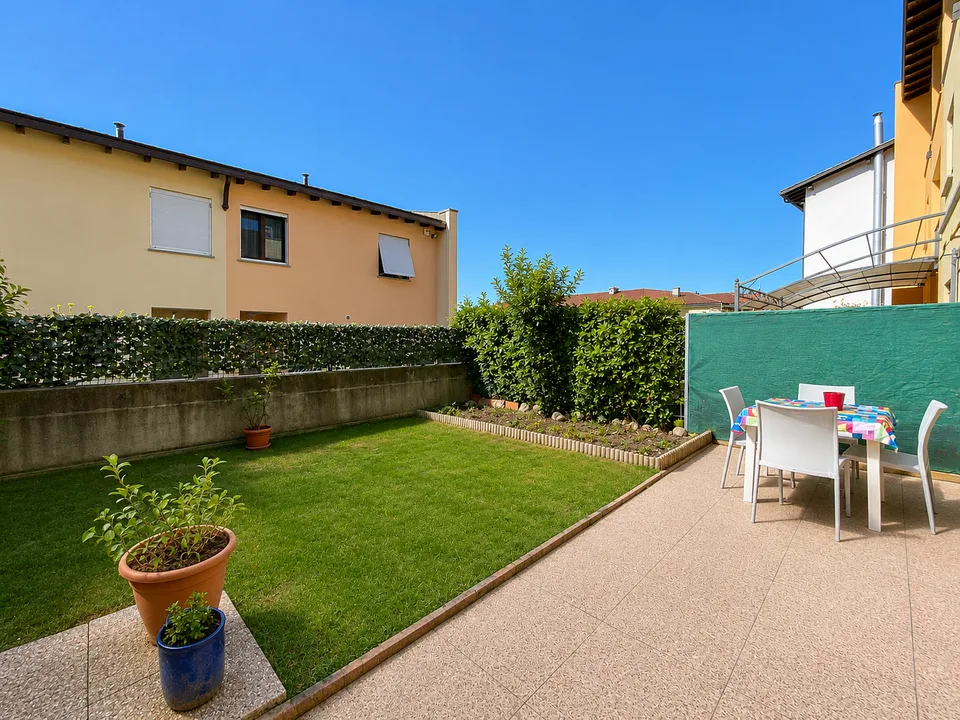Casa a schiera di 6.5 locali con giardino a Castel San Pietro