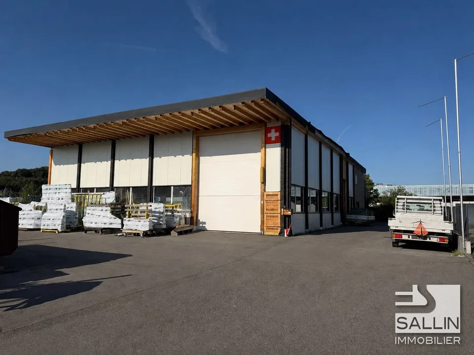 Halle industrielle d'env. 445 m² avec appartement de 5½ pièces