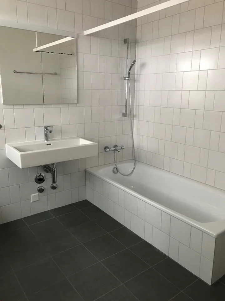 3-5 rooms with dressing room/office space in Breitsch