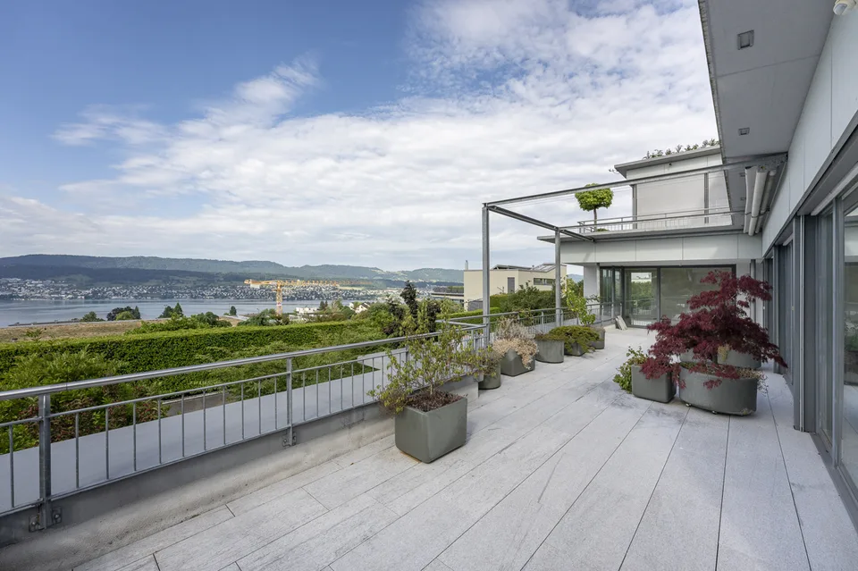 Exklusives Terrassenhaus mit traumhafter Seesicht