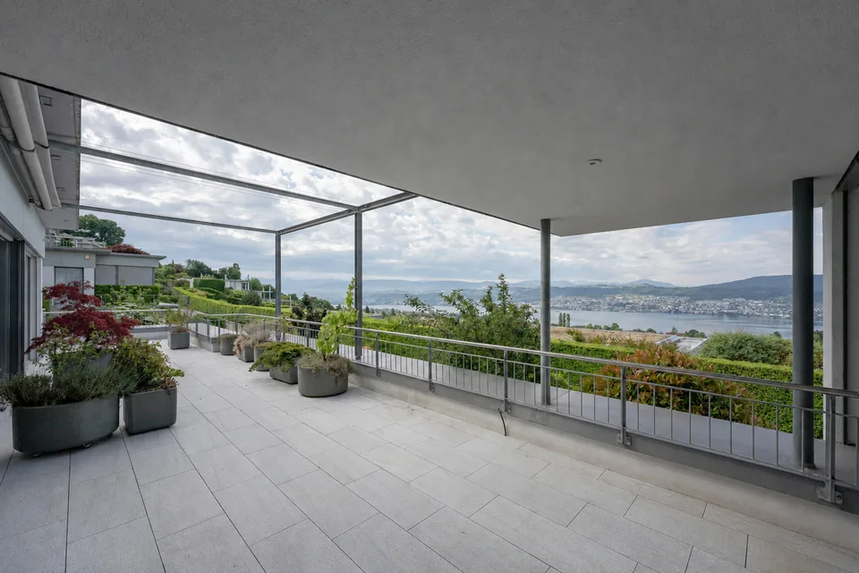 Exklusives Terrassenhaus mit traumhafter Seesicht