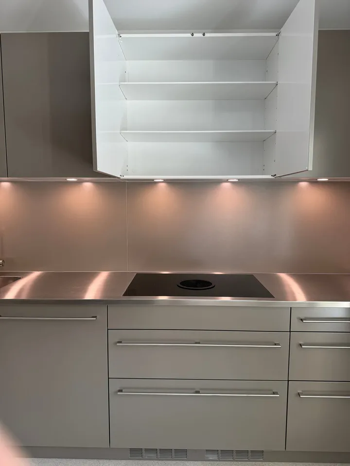 Bello appartamento di 3,5 locali nel centro di Pratteln con design d'interni di alta qualità