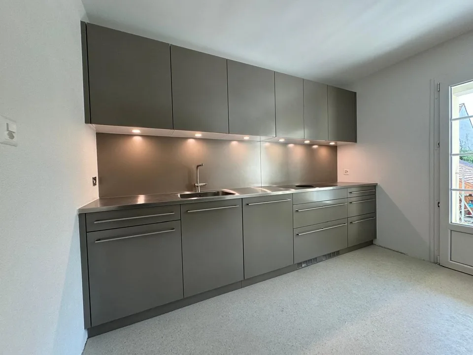 Bello appartamento di 3,5 locali nel centro di Pratteln con design d'interni di alta qualità