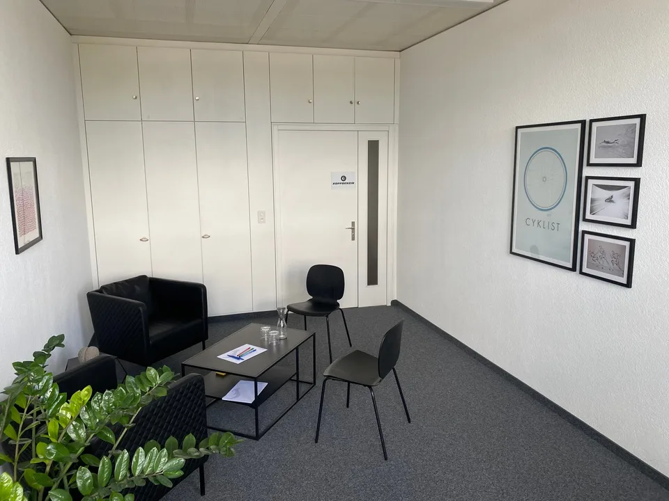 Helles Büro an zentraler Lage in Dielsdorf zu vermieten
