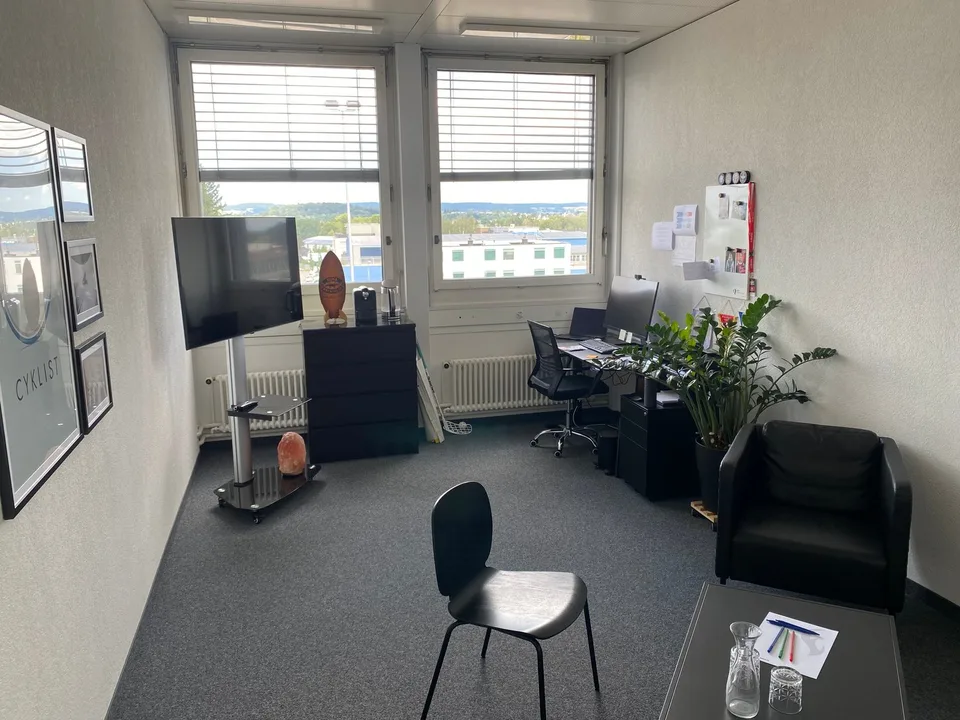 Helles Büro an zentraler Lage in Dielsdorf zu vermieten