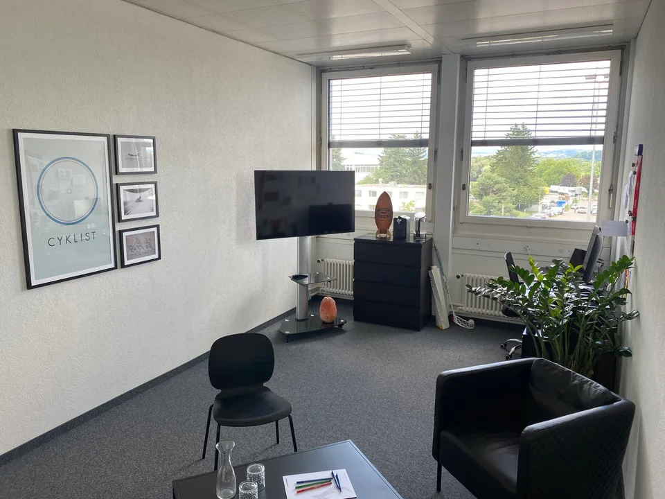 Helles Büro an zentraler Lage in Dielsdorf zu vermieten