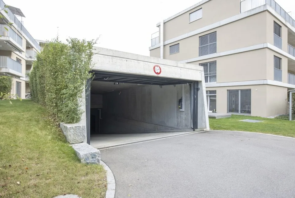 Einstellhallenplätze mit E-Mobility Ladestation zu vermieten