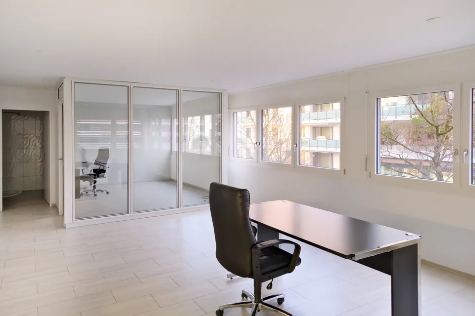 Espaces de bureau/pratique à la gare de Baar ZG