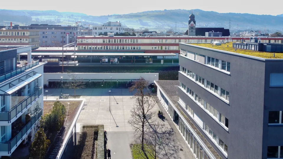 Espaces de bureau/pratique à la gare de Baar ZG