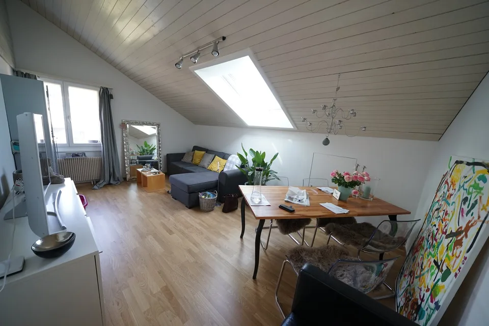 2-Zimmer Dachwohnung mit Blick über Schaffhausen