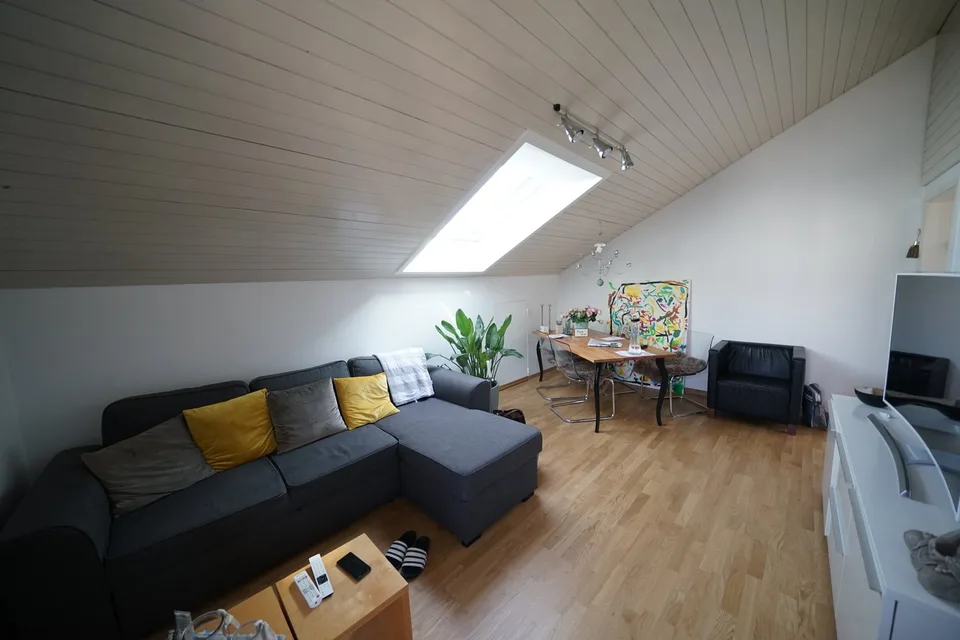 2-Zimmer Dachwohnung mit Blick über Schaffhausen