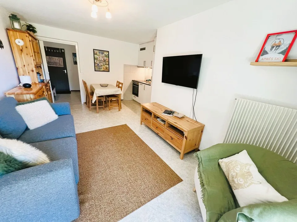 Beautiful 3.5 rooms renovated - Spacious and bright - Quiet location - Very well located - Beautiful view