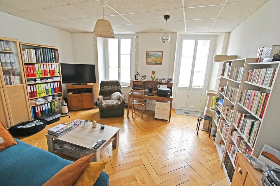 Edificio con 3 appartamenti e un'area commerciale con potenziale