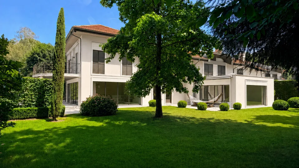 À Mies, une maison rare où la nature devient un luxe