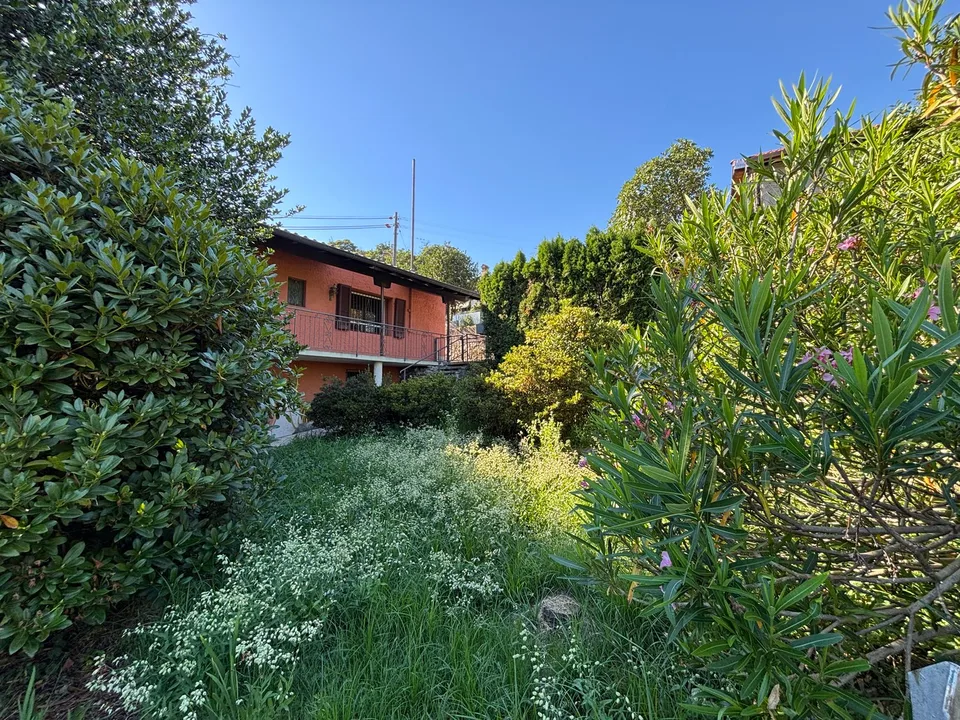 Casa indipendente con terrazzo, vista aperta e piccolo giardino