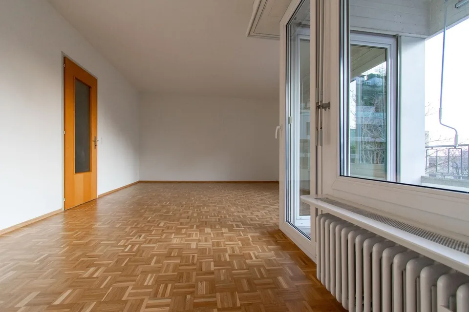 COMODO BILOCALE CON BALCONE E VISTA APERTA
