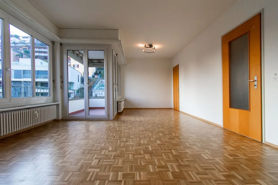 COMODO BILOCALE CON BALCONE E VISTA APERTA