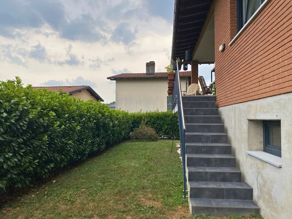 STABIO - MODERN SINGLE-FAMILY VILLA WITH GARDEN