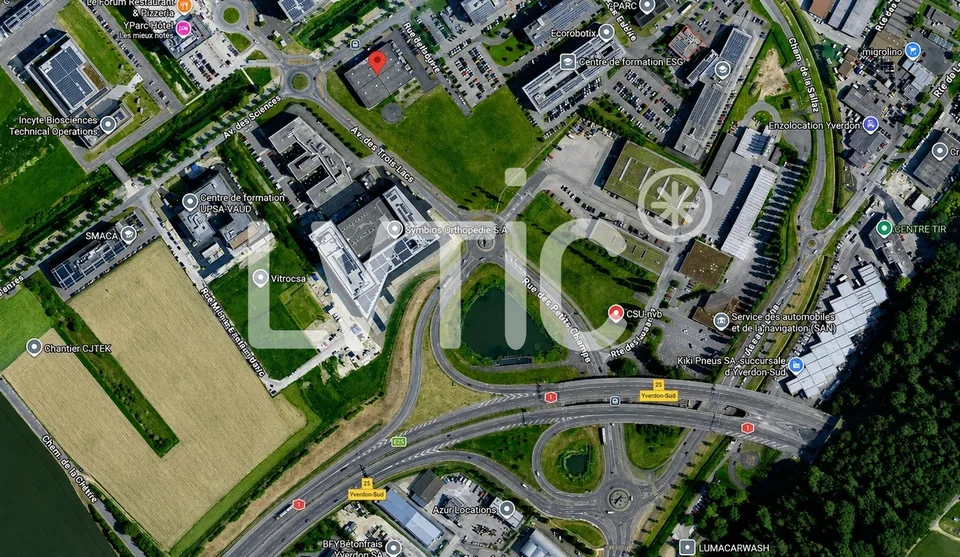Bâtiment industriel sur une parcelle de 17'000 m2 à vendre à Yverdon