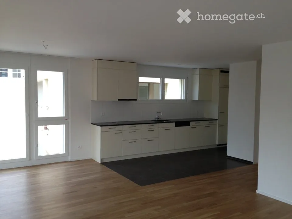 Moderne Gartenwohnung mit gedecktem Sitzplaz in Seenähe