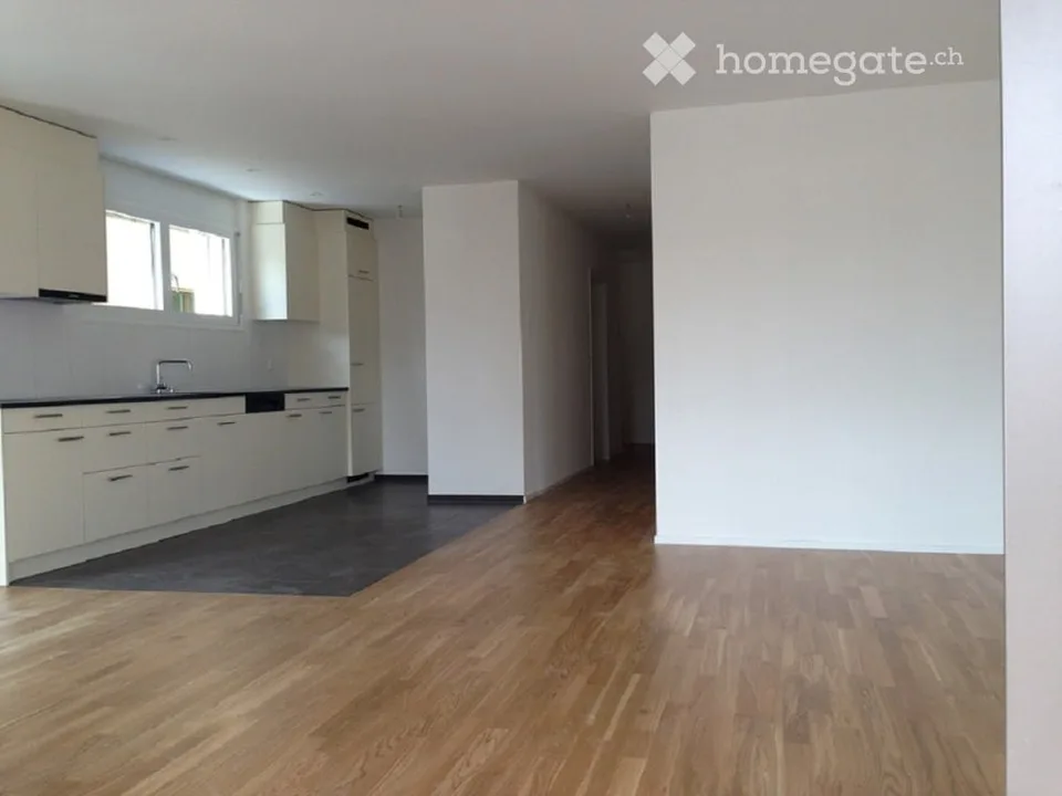 Moderne Gartenwohnung mit gedecktem Sitzplaz in Seenähe