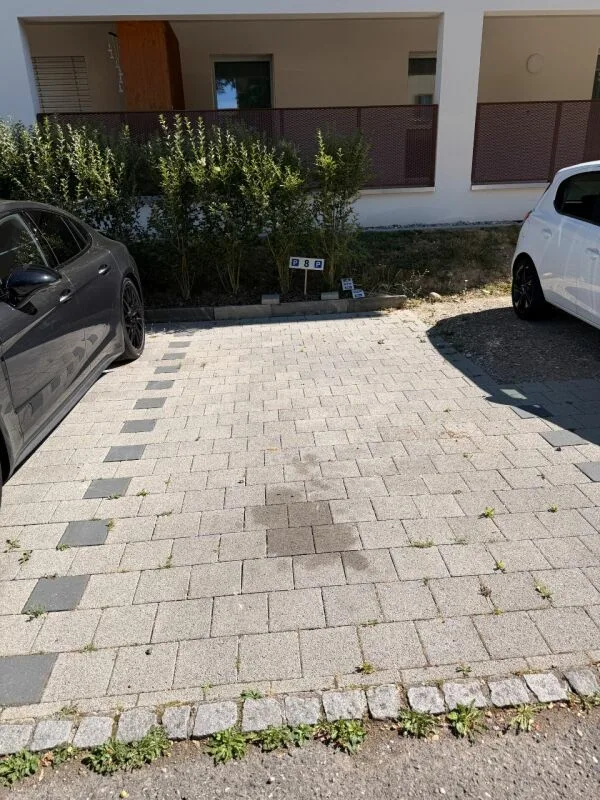 zentraler Parkplatz zu vermieten