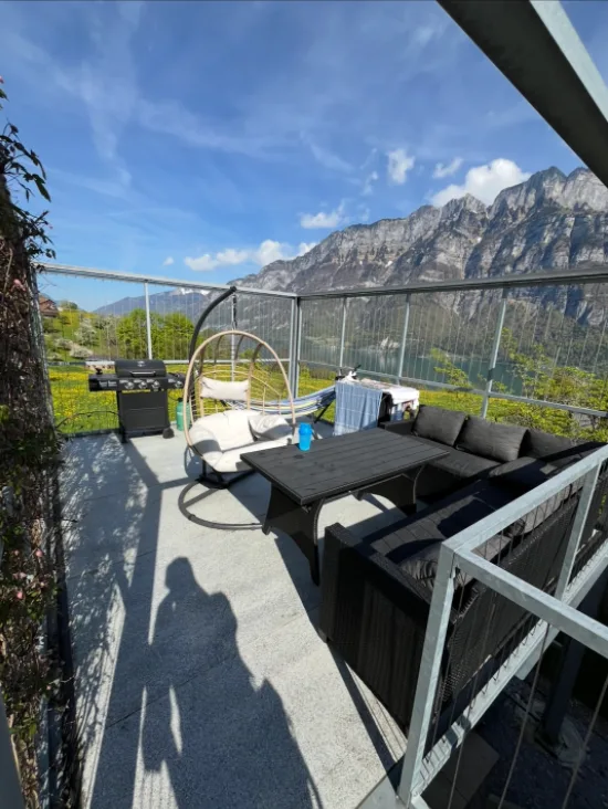 Ruhig gelegene 4.5 Maisonette-Wohnung mit herrlichem See- und Bergblick in Quarten