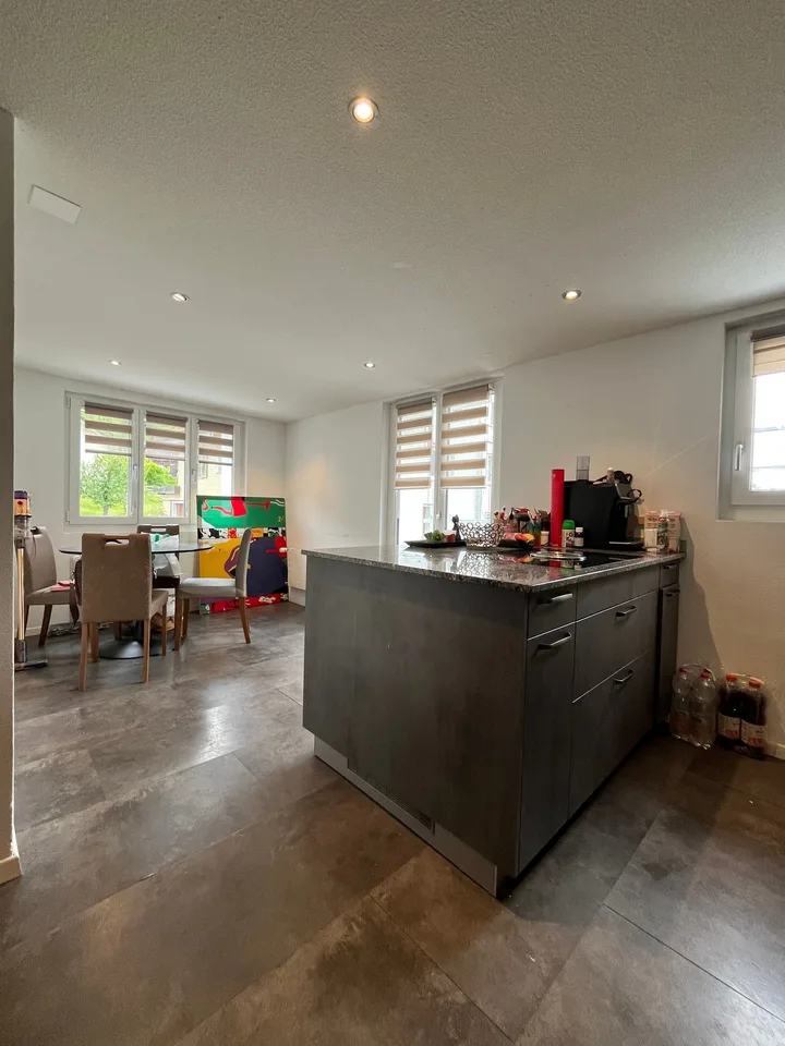 Appartamento duplex di 4,5 locali situato in posizione tranquilla con magnifica vista sul lago e sulle montagne a Quarten