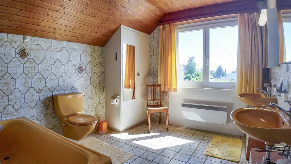 Bella villa curata con vista sul lago e le montagne – foto 10 di 13
