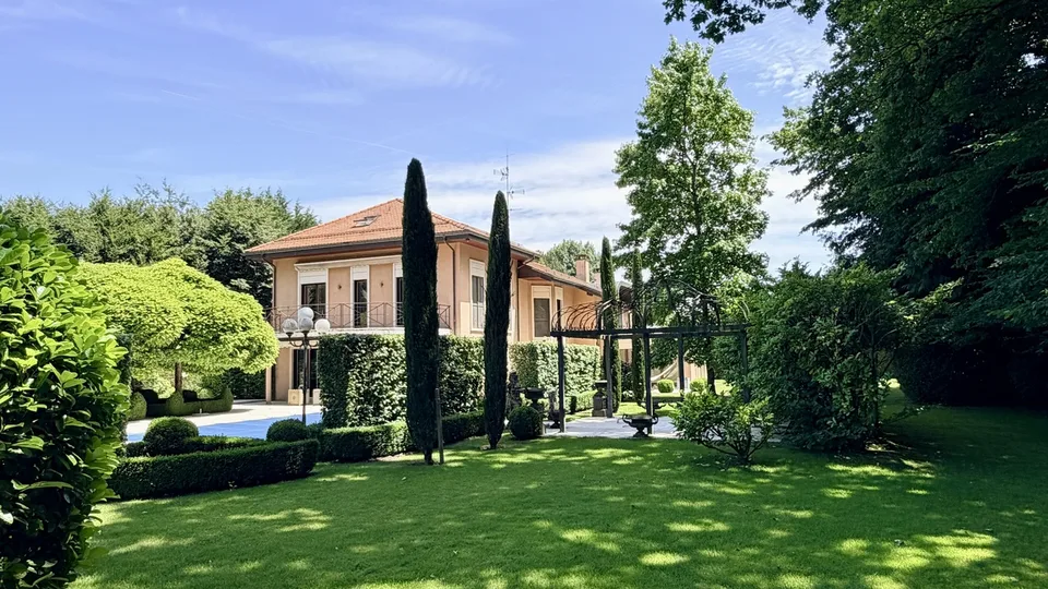 Una proprietà eccezionale da reinventare, nel cuore di un'oasi verde